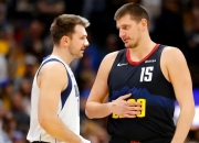 雷速体育- 东契奇克服颈伤触底反弹 单节暴走狂砍19分强势收胜 