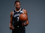 雷速体育-关于重要助攻引发热议！，杜兰特在曼联比赛中比赛局势复杂引发球迷热议的信息